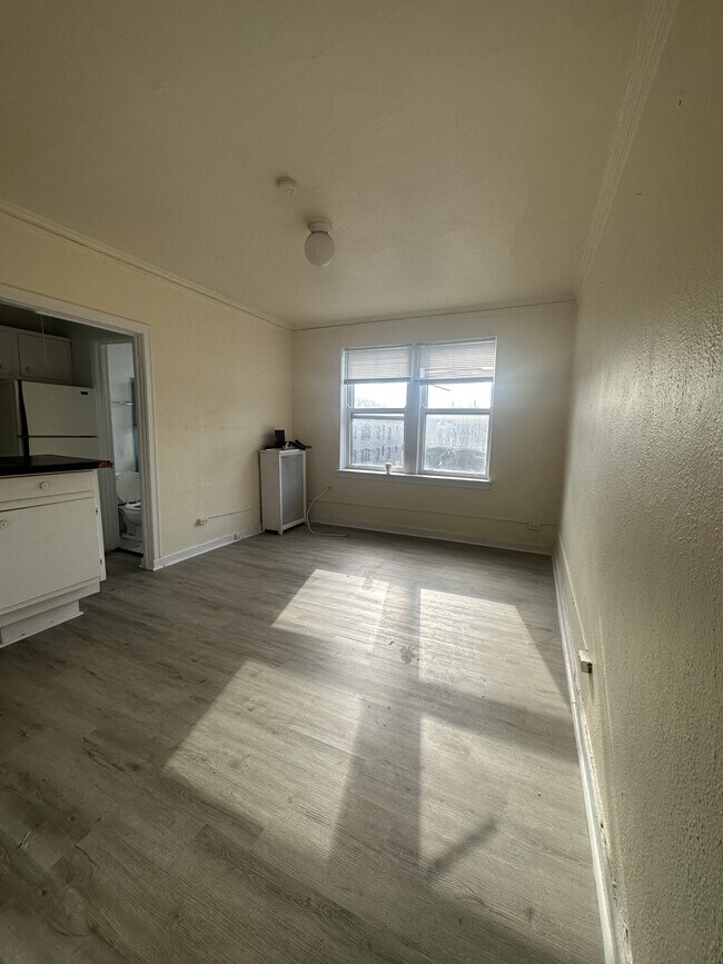 Photo - 633 W Deming Pl