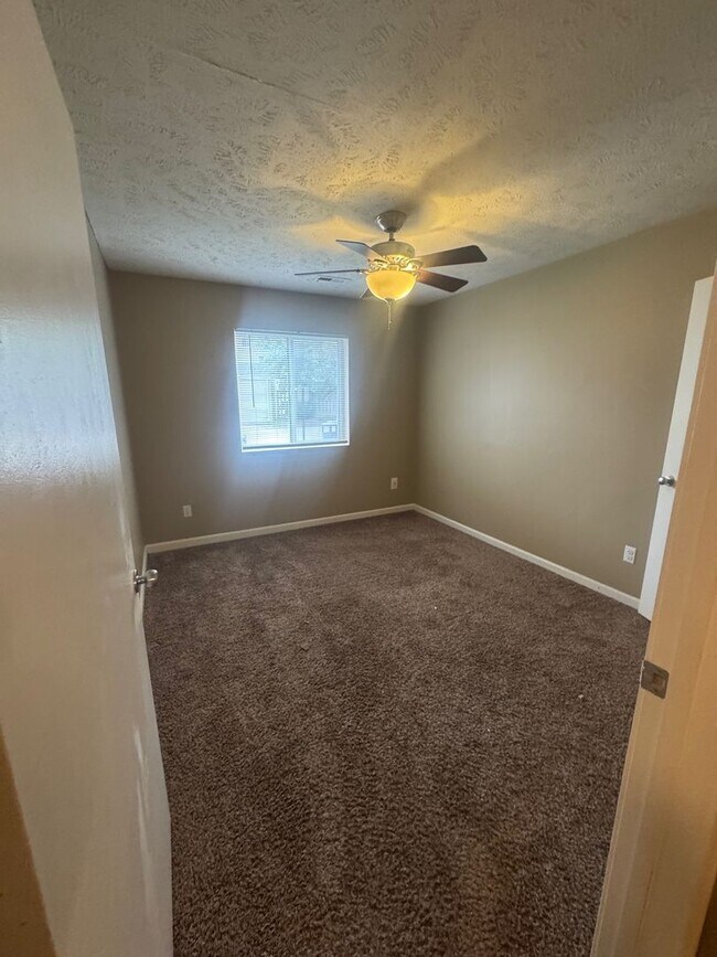 Photo - Quail Run Apts. (750 N. 18th Ave.) Unit #1A