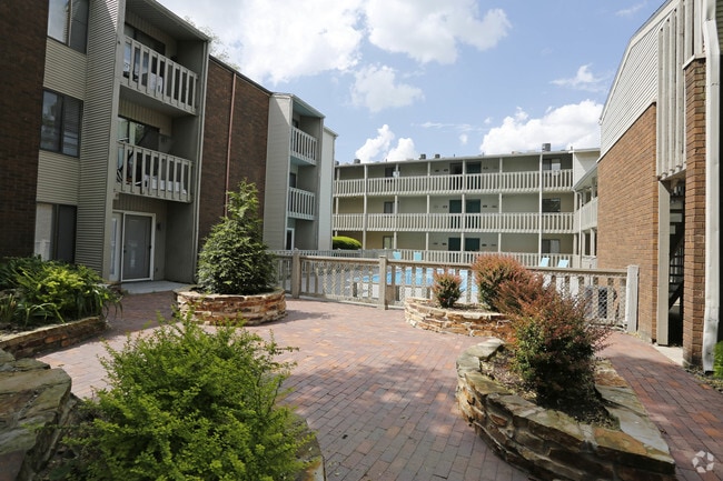 The Courtyard on Randolph