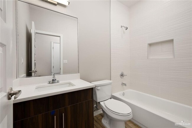 4220 W Walnut Ave Unit 4