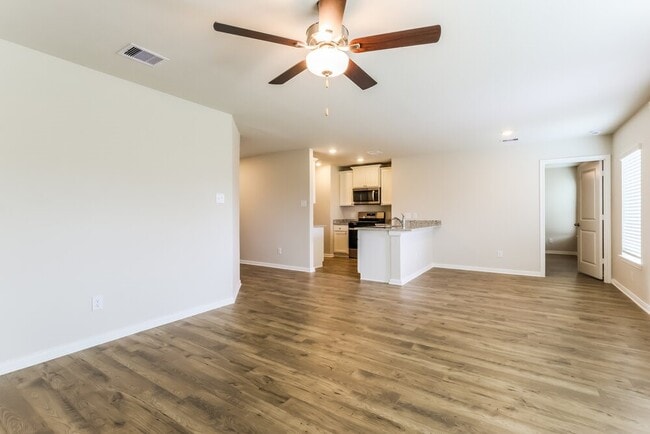 Photo - 400 Mustang Trot Dr