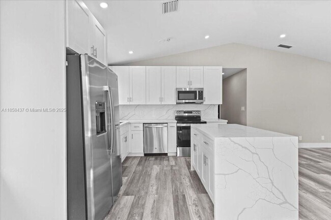 Photo - 6120 SW 63rd St