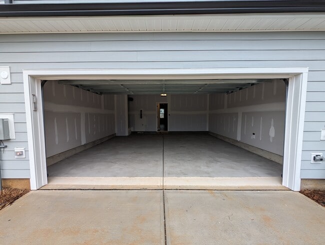 Photo - 5613 Edessa Ave