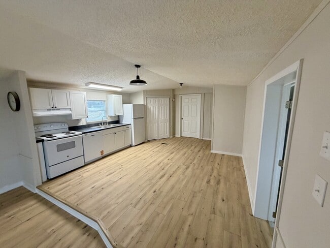 Photo - 489 Cumberland Dr