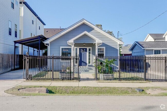 Building Photo - 907 Brooks St Rental