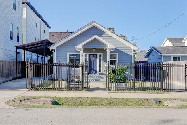 Photo - 907 Brooks St House
