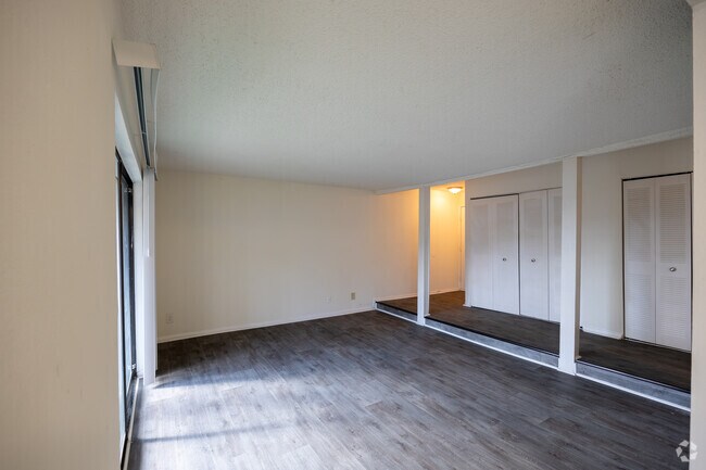 2BR, 1.5BA - 1022SF - Water Vista