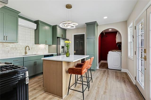 Photo - 1324 Cambronne St