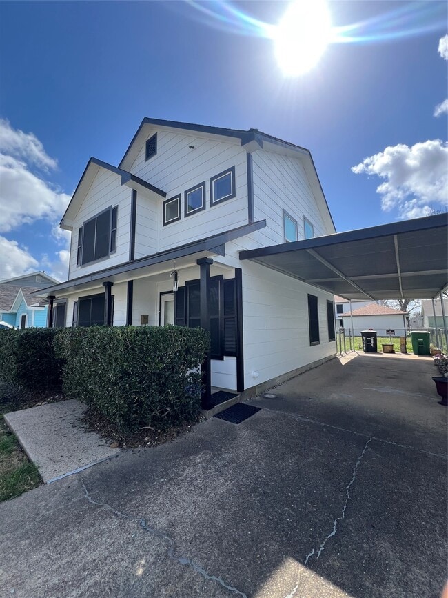 Photo - 4710 Salina St