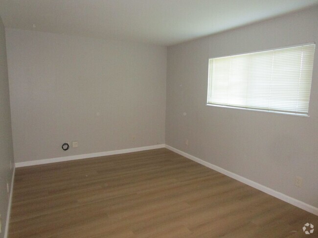Building Photo - MOVE-IN SPECIAL: $500 OFF 1ST MONTHS RENT ... Unit TRAVIS, E., 219 B Rental