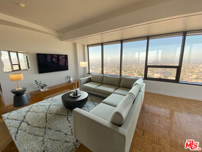 Building Photo - 1100 Wilshire Blvd Unit 3502 Rental