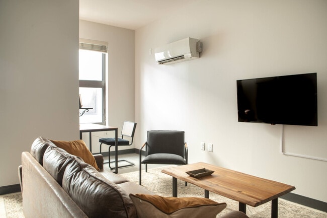 Building Photo - 333 W State St