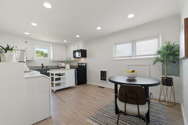 Photo - 2 Bed/ 1 Bath Cottage in Charlotte Park, Fenced Yard and Pet Friendly