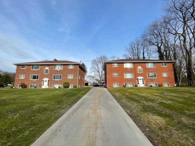 Building Photo - 338 N Main St Unit Apt. 6