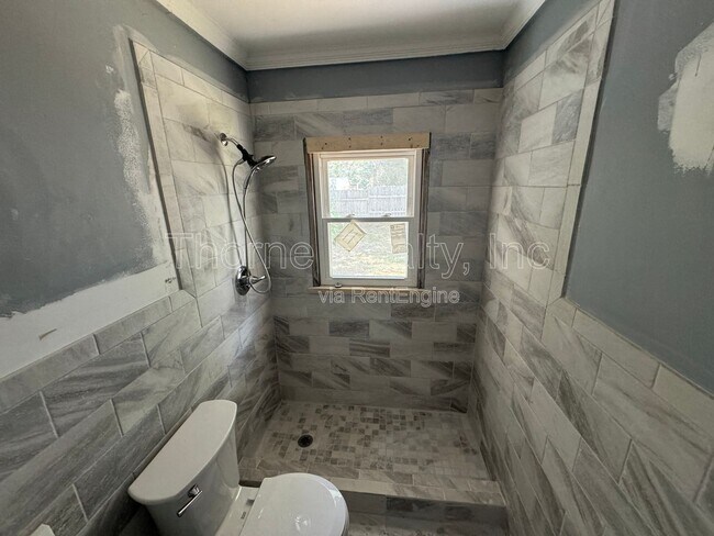 Photo - 305 E Battle Ave