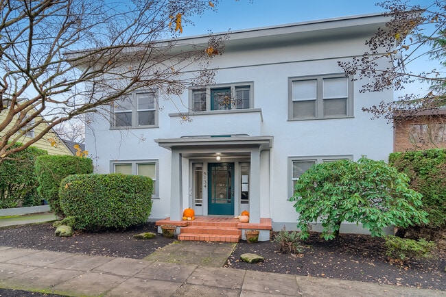 Building Photo - 5134 SE Hawthorne Blvd Unit 4