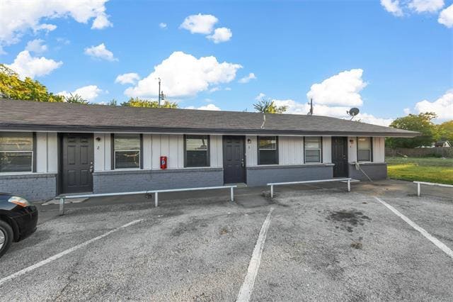 Building Photo - 1585 N Mill St Unit 5