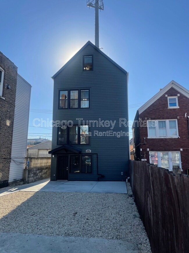 Building Photo - 2336 S Troy St Unit 2 Rental