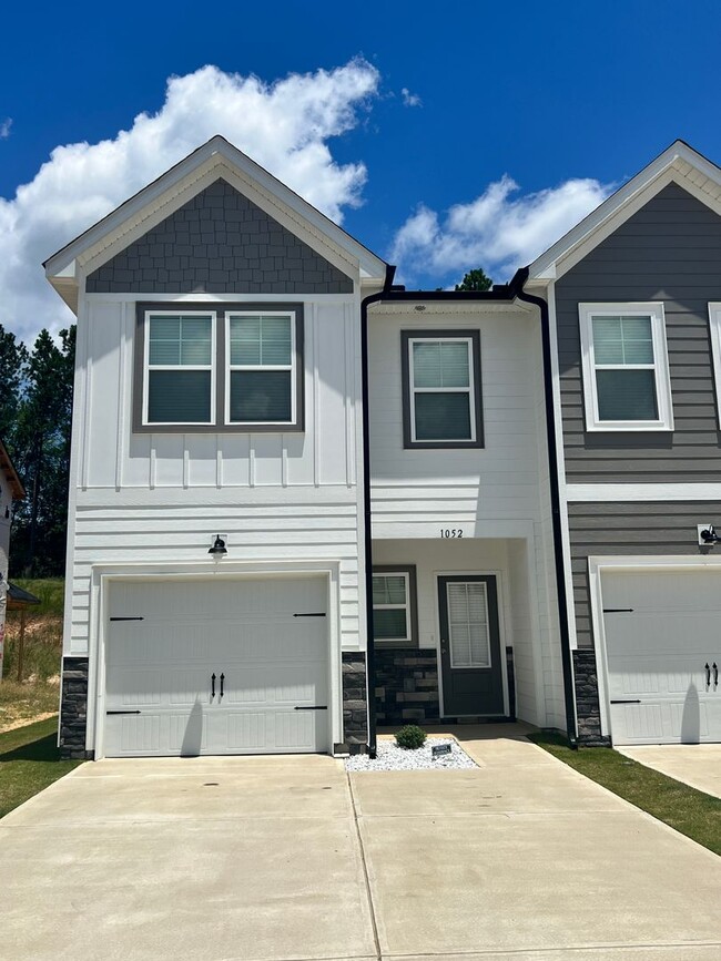 Photo - 3BED/2.5BATH end-unit townhome in Canterbu...