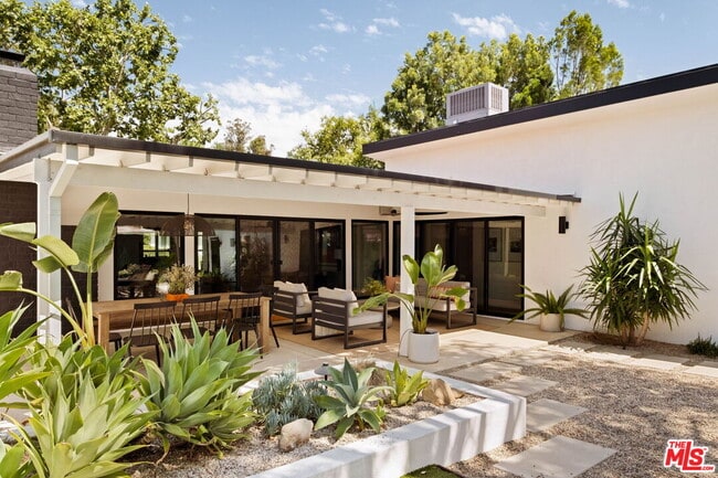 Photo - 4735 Degovia Ave