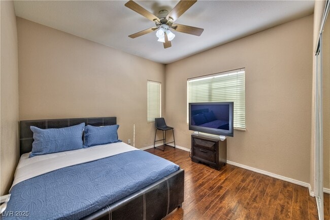 Building Photo - 8704 Las Posas Ave