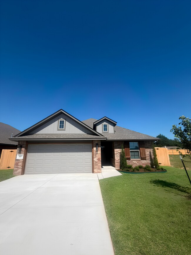 Photo - Spacious 4-Bedroom Home with 3-Car Garage in Yukon!