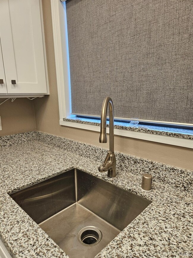 Building Photo - 2601 Sinclair Ave Unit 6