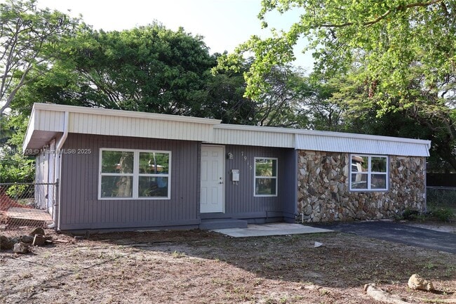 Photo - 7915 NW 73rd Ave Casa