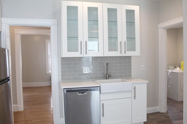 Photo - 61 Wenham St Unit 2