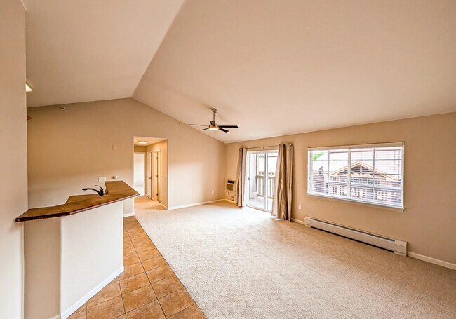 Sala y comedor - 612 River View Drive Unidad 808