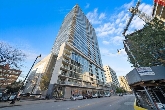 Building Photo - 1720 S Michigan Ave Unit 801 Rental