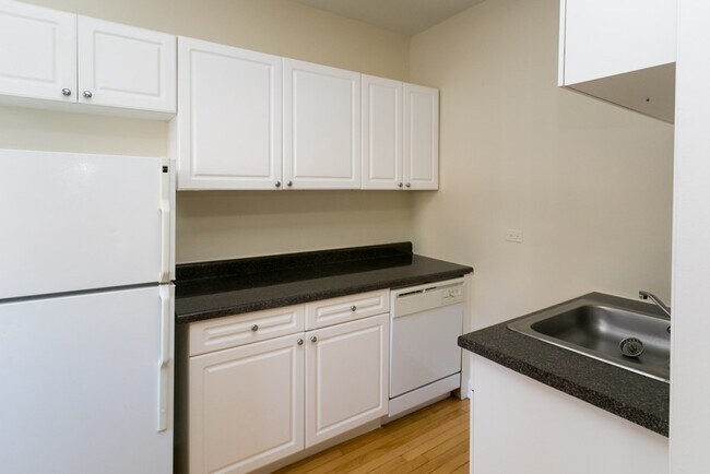 Photo - 559 W Aldine Ave Unit W2