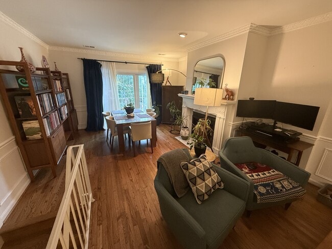 Photo - 1688 Euclid St NW
