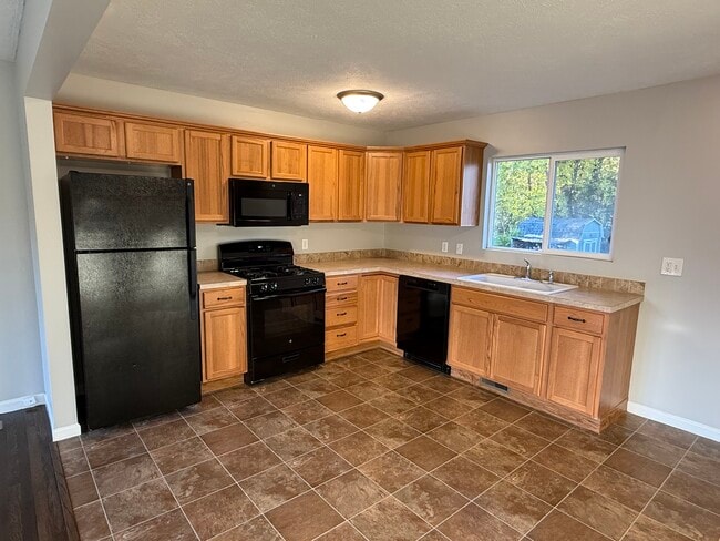 Photo - 647 Faircrest Ave NW