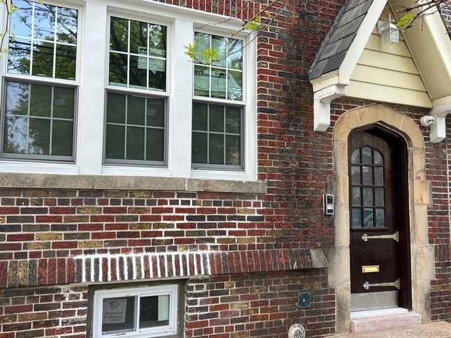 Building Photo - 89-21 69th Rd Unit 2R