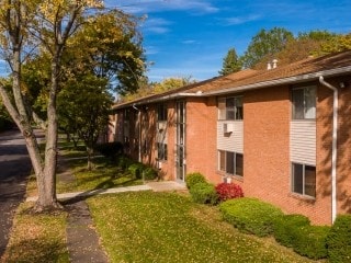Woodridge Apartments