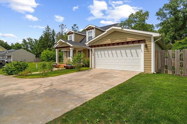Photo - 1 Maple Vlg Ct