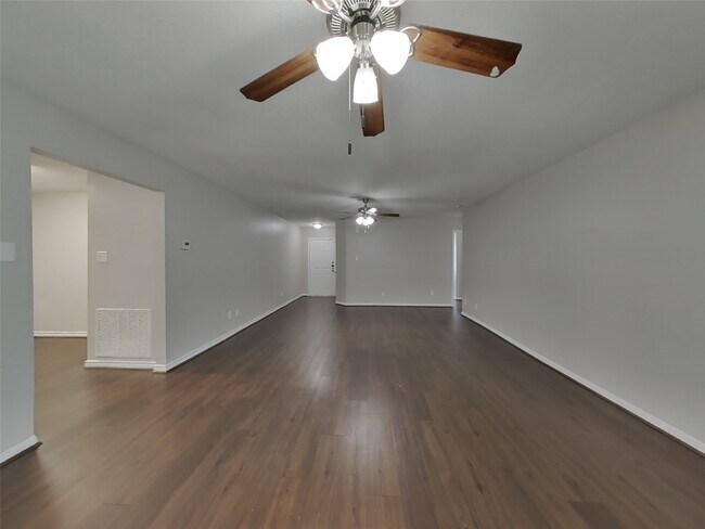 Photo - 28707 Binefield St