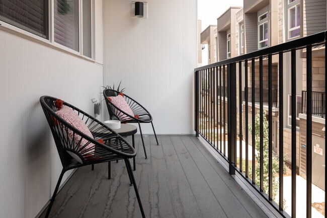 1BR, 1BA - 671SF