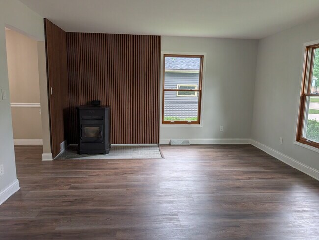 Photo - Spacious 4 bedroom 3 bathroom family home in Neenah
