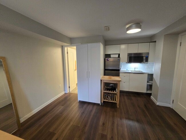 25 Santa Barbara Rd Unit Studio