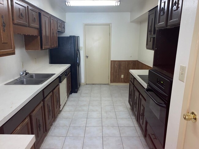 Photo - 4 Bedroom For Rent! $500 off the First mon...