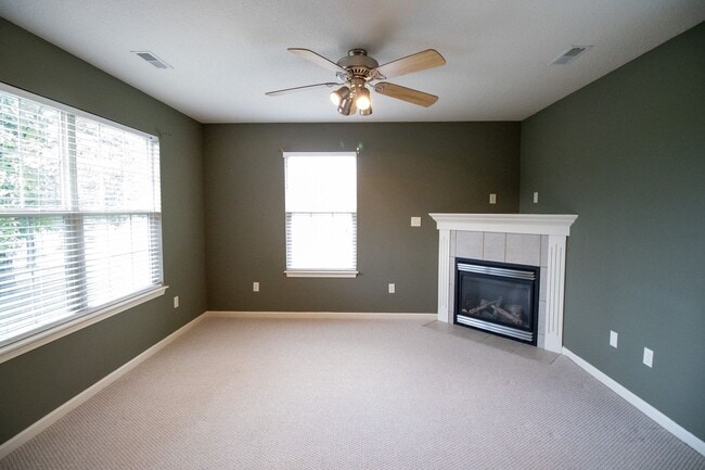 Photo - Stunning 3Bed/2BA Home with Dual Living Spaces/Garage