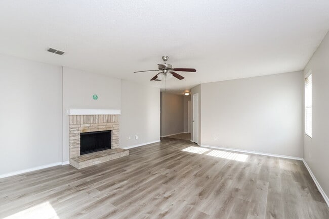 Photo - 3969 Irish Setter Dr