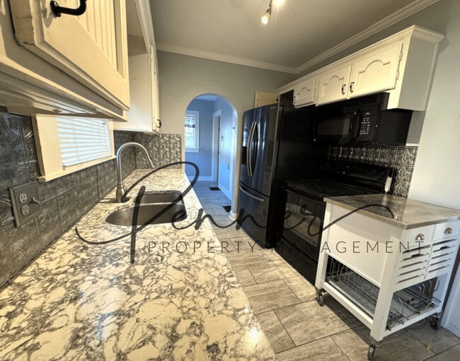 Photo - 615 SE Douglas St