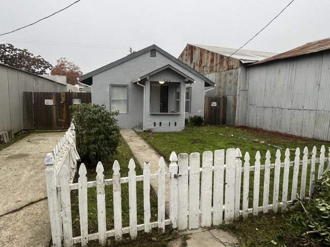 Building Photo - 222 A St