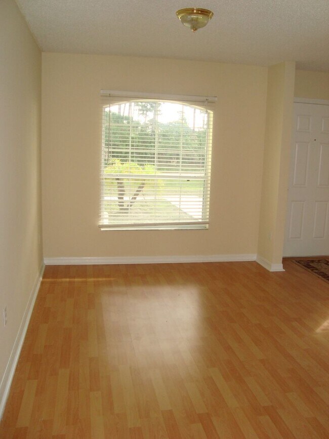 Photo - LARGE 3/2/2 WITH 2035 SQ. FEET OF LIVING S...