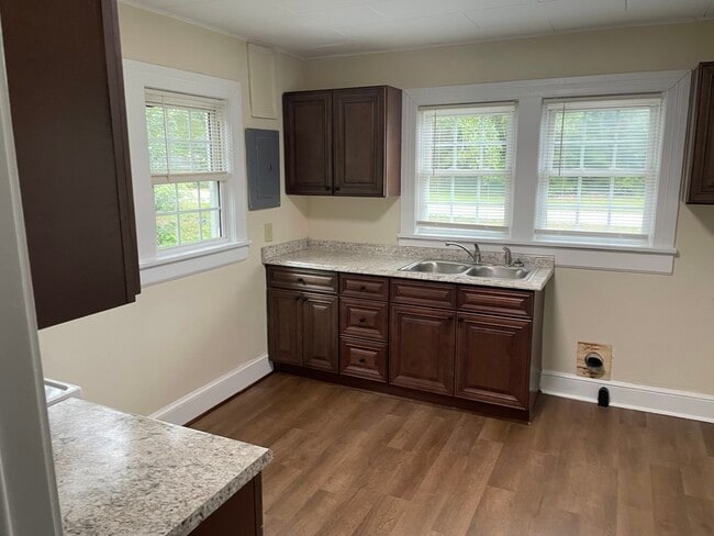 Photo - 504 Pearces Rd