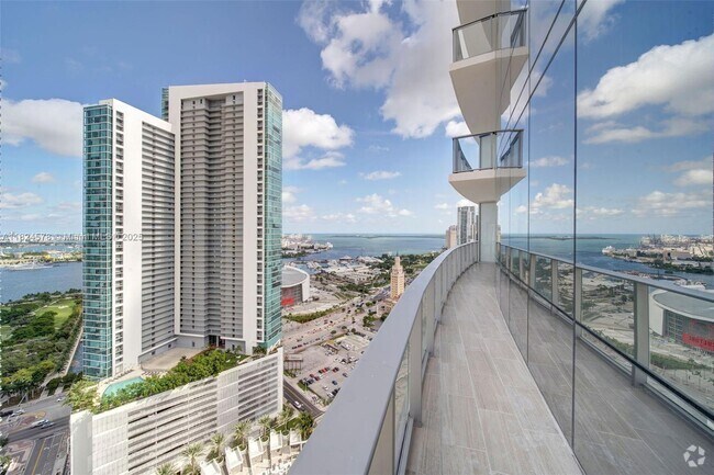 Building Photo - 851 NE 1st Ave Unit 3003 Rental