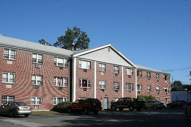 Photo - Updated 1 bedroom condo in ideal North Reading / Andover Rte 28 location.